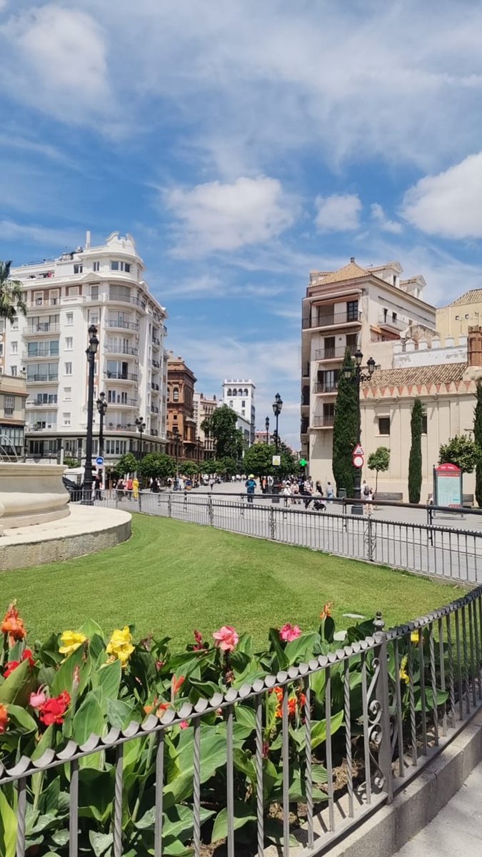 Alma_pura12's tweet photo. يحتاج الإنسان الى مخبأ، كلما أسرف في الظهور عاد إليه مُنفرداً🌸
#primavera #SpringVibe #nofilter #Andalucía https://t.co/c8jwyWp1zI