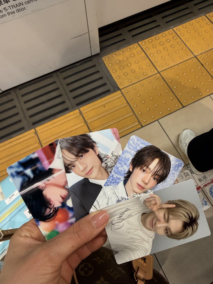 取引 tweet media