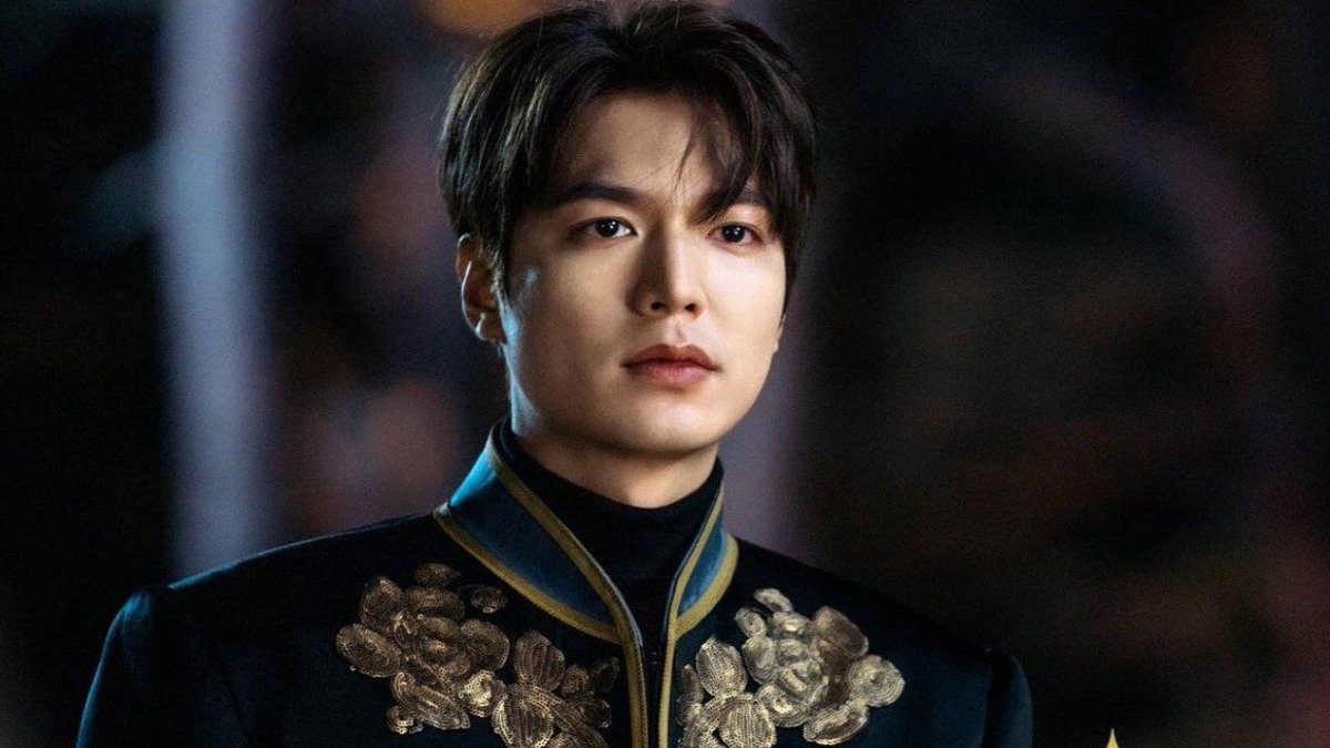 #LeeMinHo’s performance in this series draws connections to his roles in previous works like Heirs, City Hunter&amp; Bounty Hunters, thereby maintaining his established legacy in the industry.
LeeMinHo on #TheKingEternalMonarch': “The love story outlined in the show is like no other”