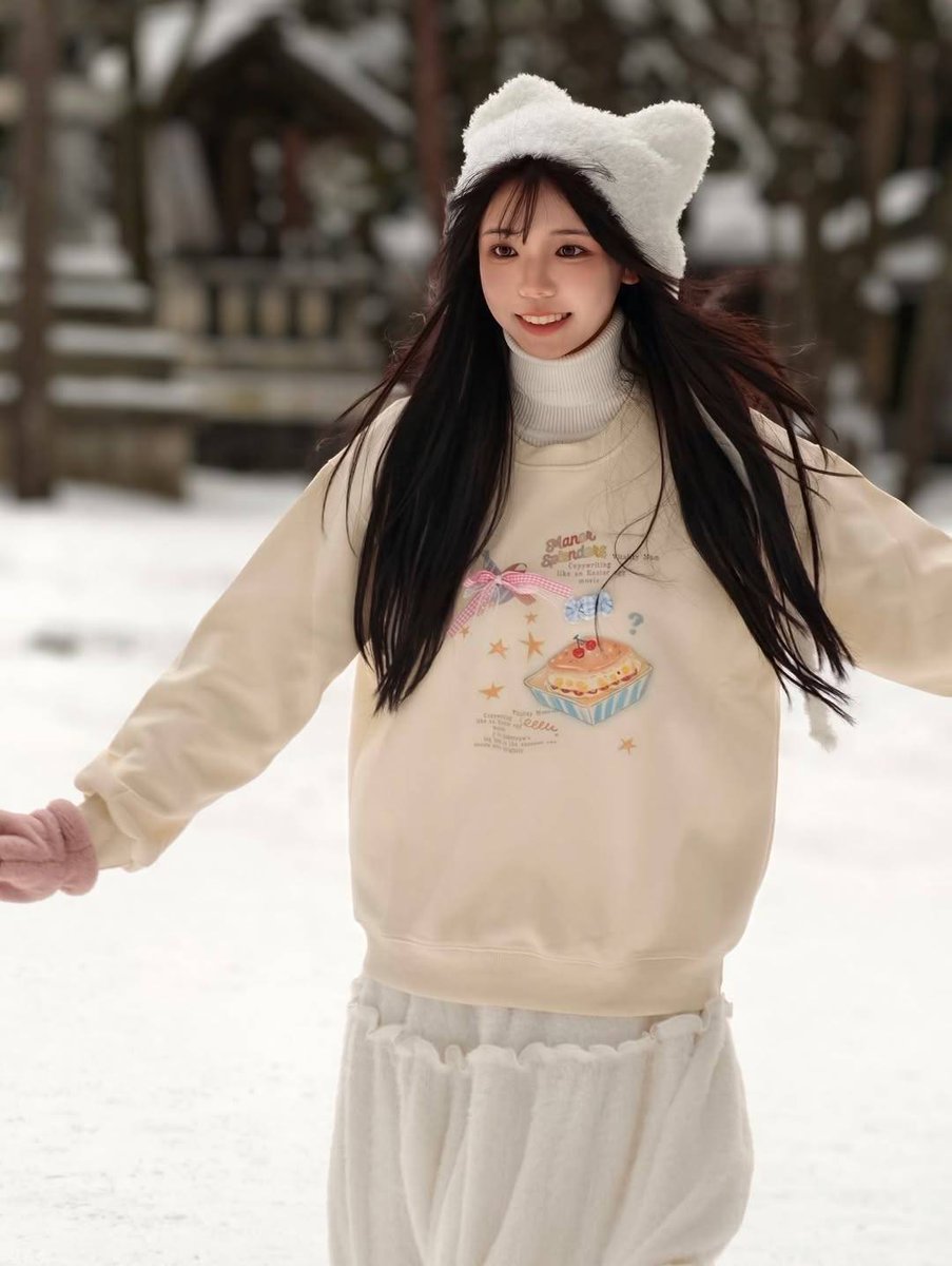 雪山上的白熊🐻‍❄️ 雪山にいるシロクマ A white bear in the snowy