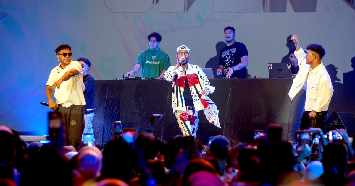 hmetromy's tweet image. #Rap Konsert berkenaan menjadi bukti kebangkitan budaya muzik Timur Indonesia yang kini semakin mendapat tempat di hati peminat, terutama dalam kalangan generasi muda. 

hmetro.com.my/rap/rapextra/2…