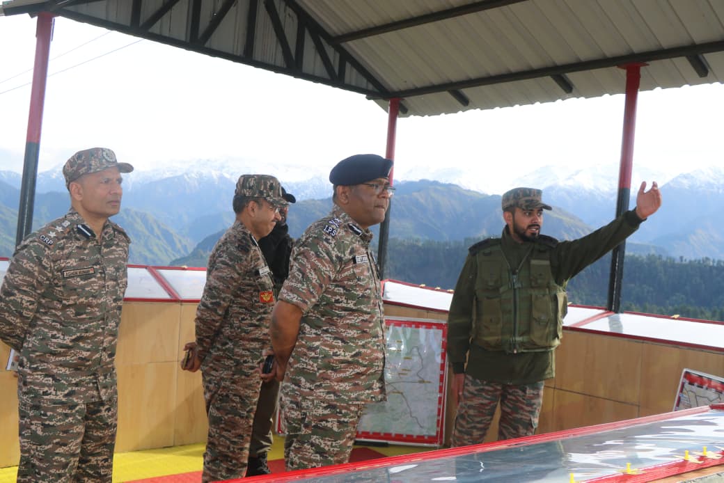 jammusector's tweet image. On 03/05/2026, Shri Amol V. Homkar, IPS, IG Jammu Sector CRPF, visited 61 RR Dera Ki Gali (DKG), Poonch, where he chaired a coordination meeting to enhance inter-force synergy, improve operational preparedness, and reinforce commitment to national security.
#CRPF #NationFirst