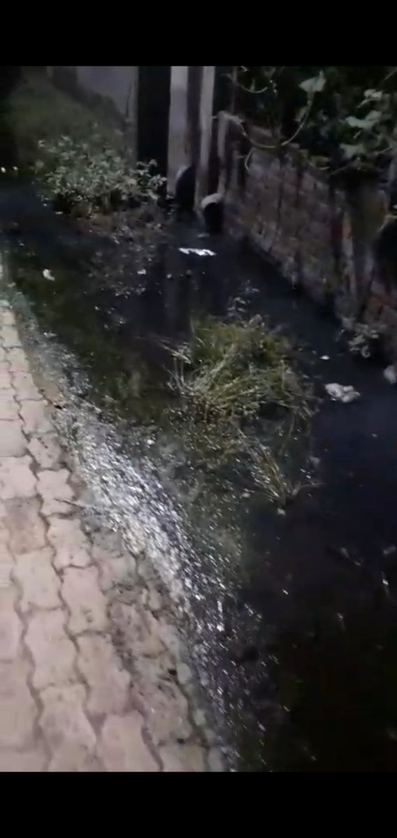 Diganta82382192's tweet image. Assam breaks the Guinness World Records of OVERFLOWING DRAINAGE SYSTEM under the leadership of Chief Minister #HimantaBiswaSarma  ! 🤧

Jai Shree Ram nala, under Guwahati Municipality !! 😏

#electionresult2026 #Guwahati #Assam #AssamElection
#AssamResult2026