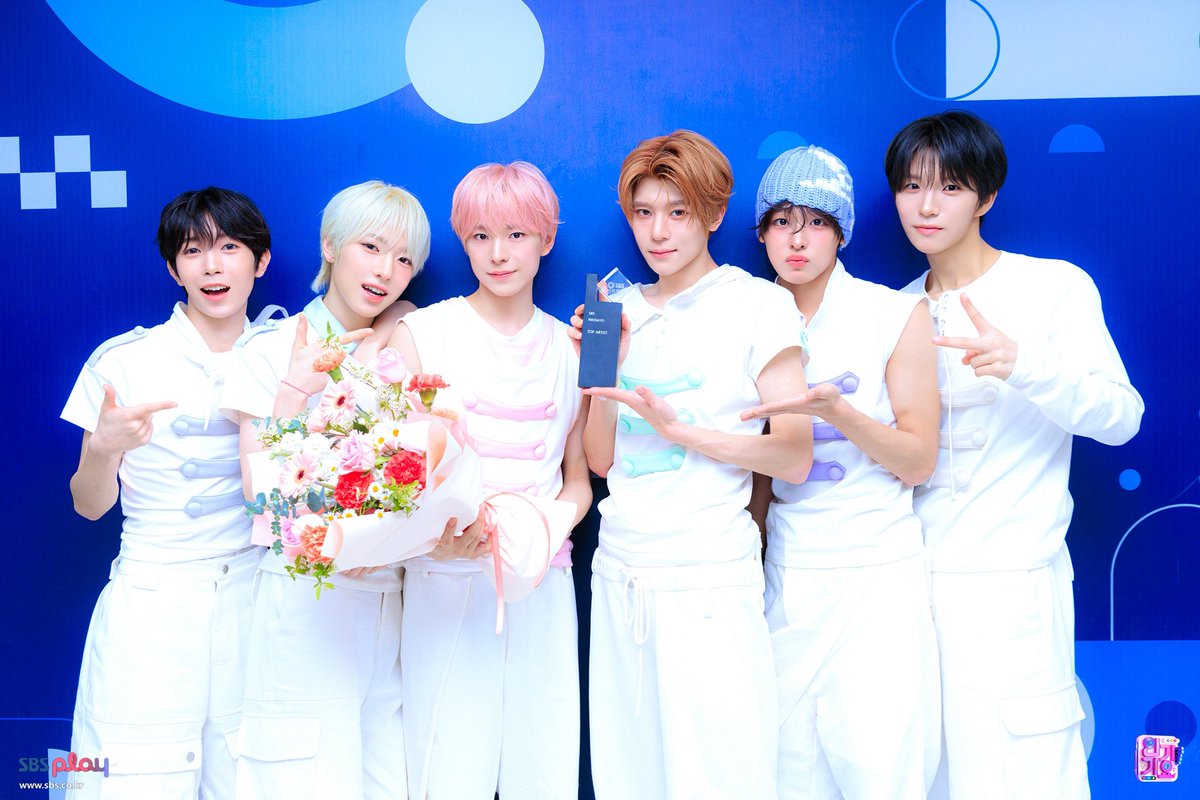 _rimyo's tweet photo. 260504 SBS 인기가요 트위터
🏆260503 인기가요 #TOP_ARTIST
#인기가요 #Inkigayo #NCTWISH #OdetoLove
#시온 #SION #シオン
#리쿠 #RIKU #リク
#유우시 #YUSHI #ユウシ
#재희 #JAEHEE #ジェヒ
#료 #RYO #リョウ
#사쿠야 #SAKUYA #サクヤ https://t.co/2vvqA2AXfq