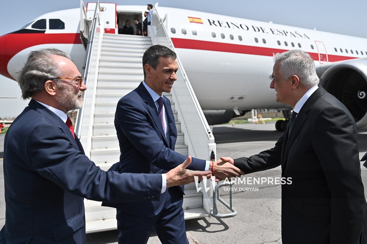 armenpress's tweet image. #Spanish PM @sanchezcastejon arrives in Yerevan for #EPC Summit following Ankara emergency landing

armenpress.am/en/article/124…