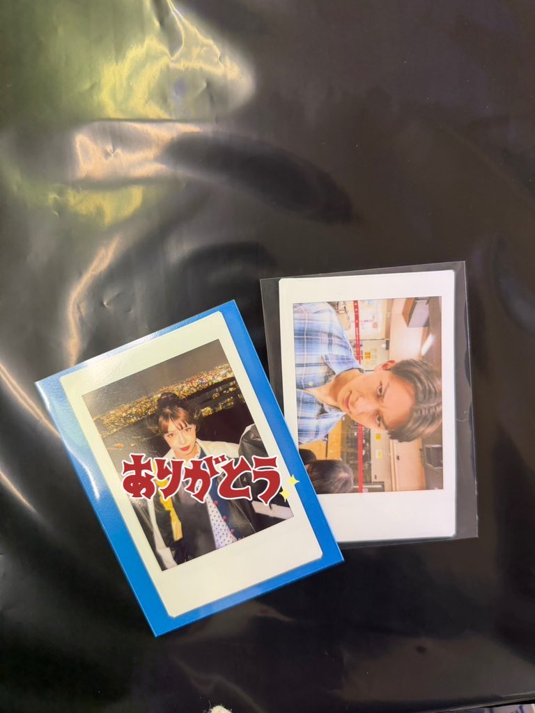 よる tweet media