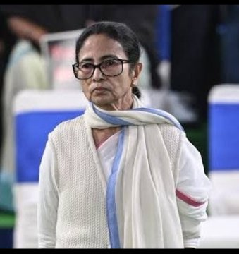 rishibagree's tweet image. Jhargram district of West Bengal was a stronghold of TMC; in 2021, it had won all four seats there.  

This time, during the elections, PM Modi went to Jhargram district in Bengal and ate jhalmuri from a vendor.  

And now, the BJP is sweeping all four seats of Jhalmuri