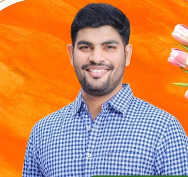 Vishwajeet1516's tweet image. राहुरी विधानसभा मतदारसंघाचे भाजपचे उमेदवार श्री. अक्षय शिवाजीराव कर्डिले यांची आमदारपदी प्रचंड मताधिक्याने निवड झाल्या बद्दल त्यांचे हार्दिक अभिनंदन...  

#अक्षय_कर्डिले #Congratulations 
@Dev_Fadnavis @kardileakshay