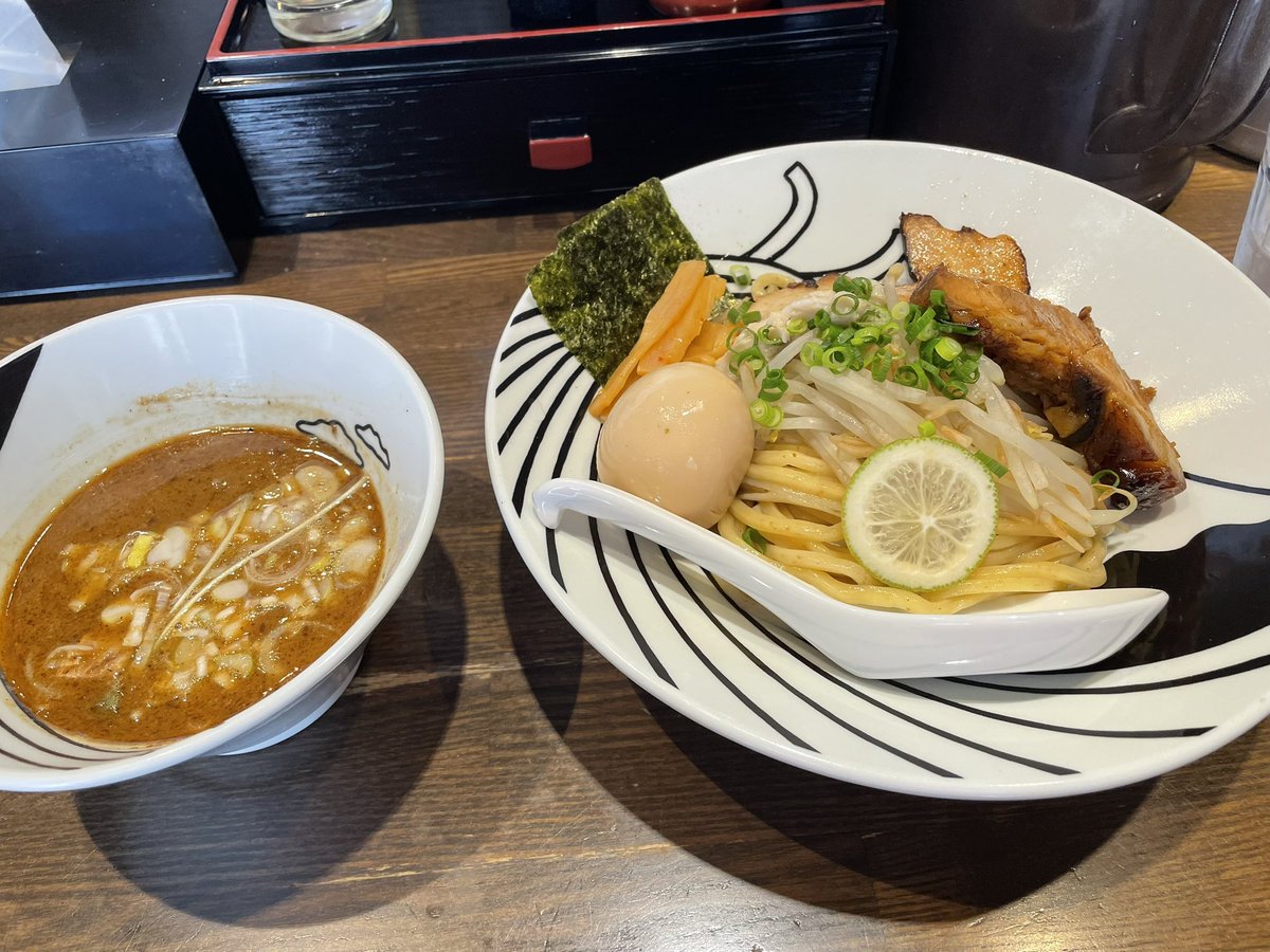 kotabix's tweet photo. #麺屋一路
#特製つけ麺
出かけた先でお昼、気温が下がった事も有り、つけ麺が食べたくなり、麺屋一路さんに入店、麺はもちもち、ご馳走様でした。 https://t.co/dg1dUI4NKB