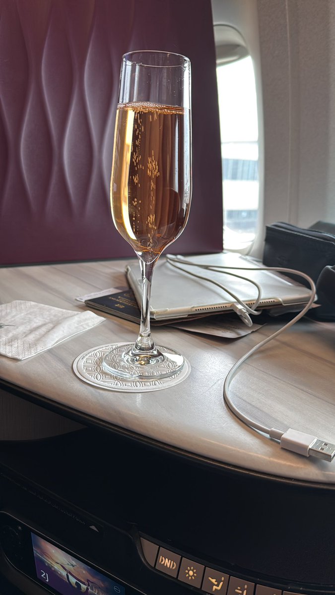 BrydonN2's tweet image. 8.58am on a bank holiday Monday… why ever not …. #qatarairways