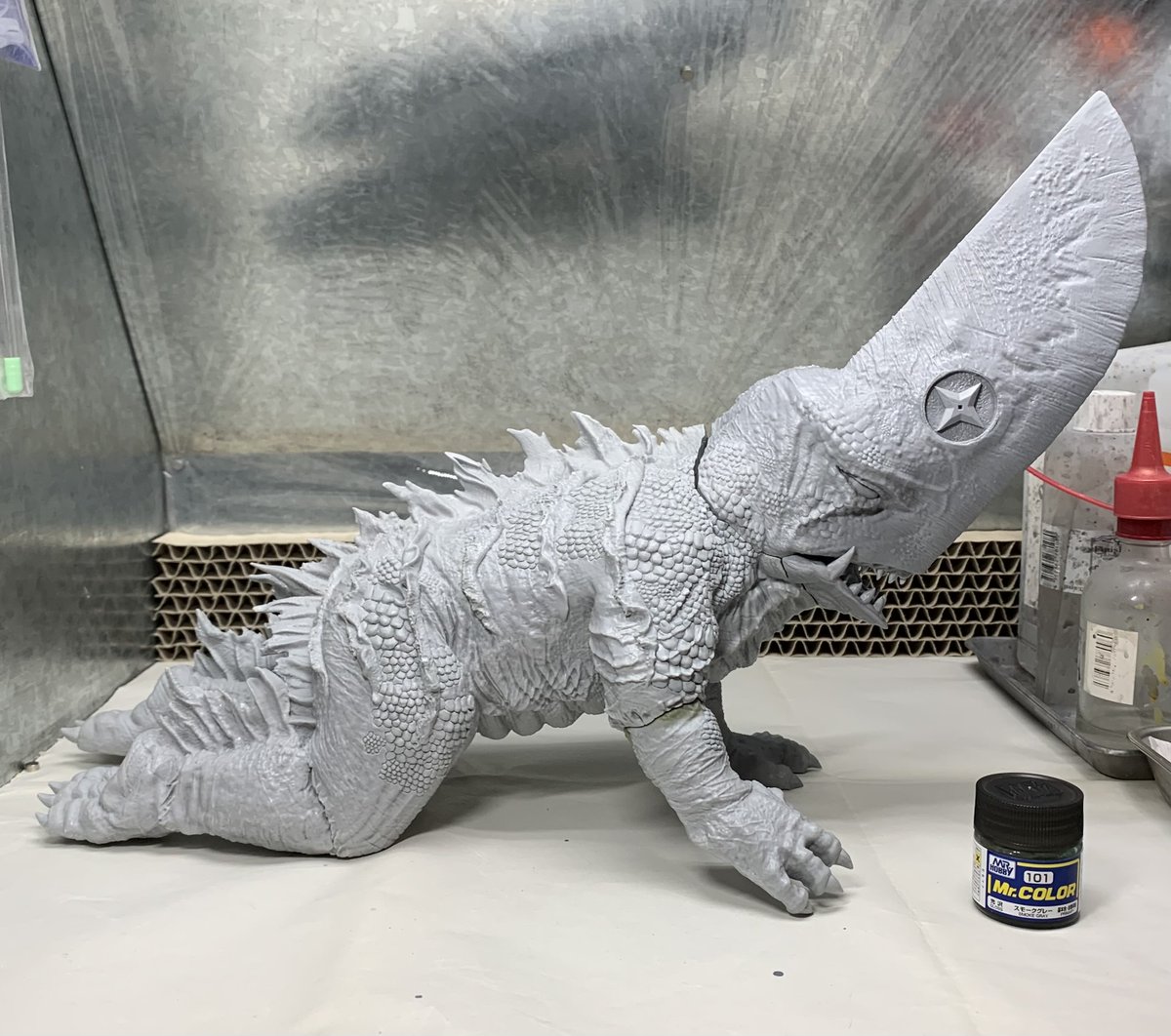 MODELER_MASA's tweet photo. ギロン全体の汚しやツヤ調整などの細かな作業を行いました。各パーツの接着と隙間処理で完成となります。
#ギロン https://t.co/k06qsNiG6S