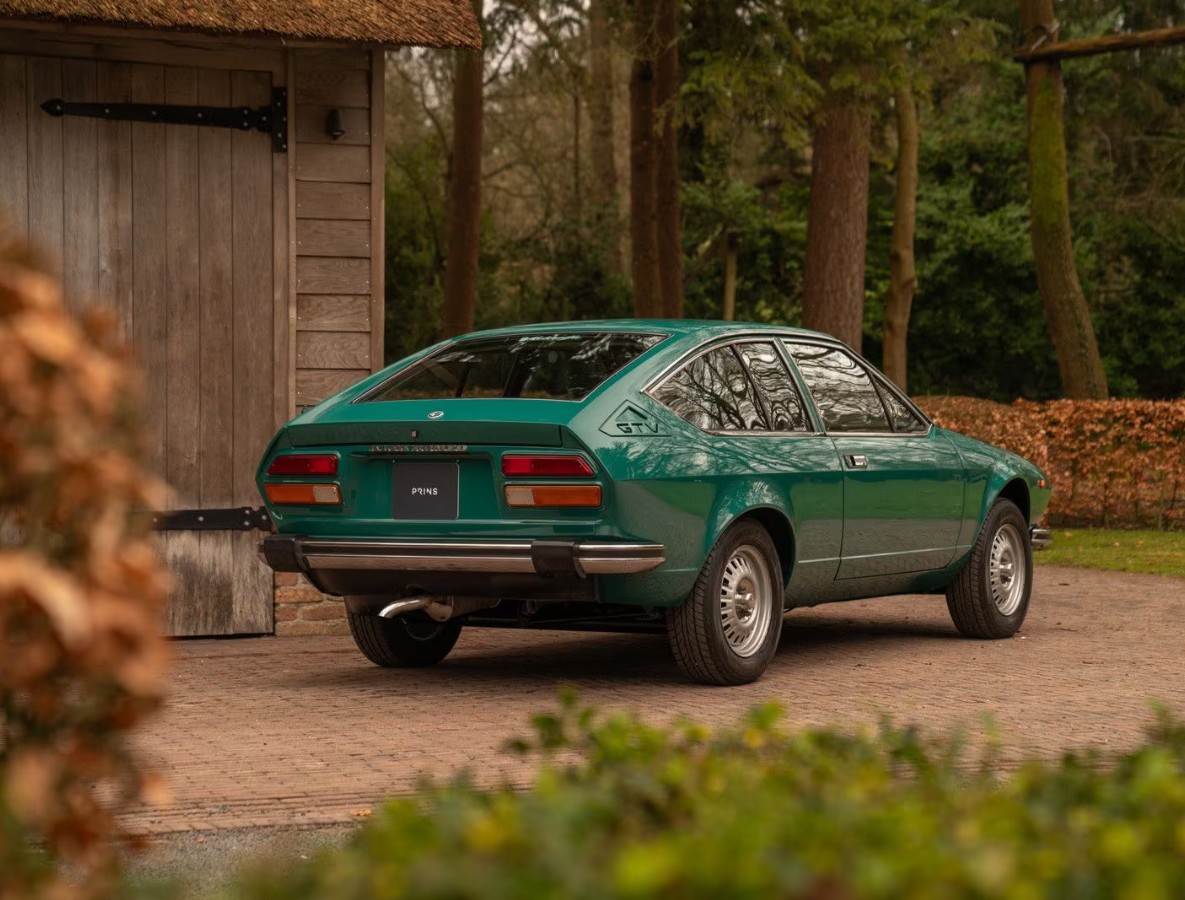 BuckRivera's tweet image. #AlfaRomeo Alfetta GTV 2000 (1977)
(OOˋ⎻⎻⎻⌵⎻⎻⎻ˊOO)
Soundtrack: Giorgio Moroder – Chase
wimprins.nl/classics/aanbo…