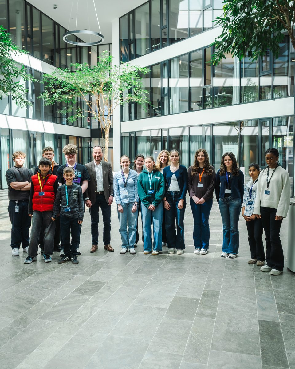 AllforOneGroup's tweet photo. Von IT-Consulting, #Coding und IT-Security bis hin zu #KI-Projekten und E-Sports: Beim Girls' &amp; Boys' Day erhielten junge Talente an mehreren Standorten Einblicke in die Arbeit bei All for One! Schön, dass ihr dabei wart! #Career #ITJobs #Digitalisierung https://t.co/dGI0Gf2TYb