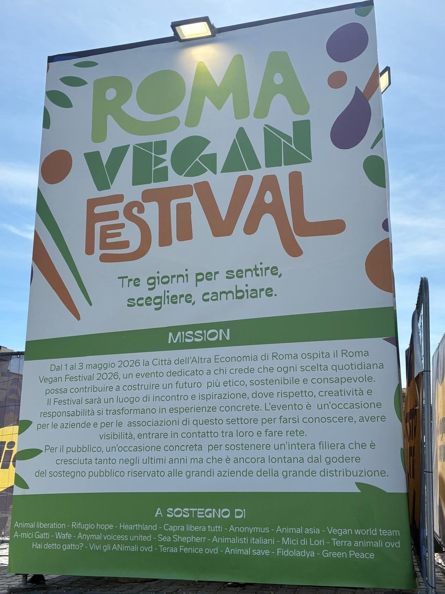 yogajap's tweet photo. Non potevamo mancare al #romaveganfestival 💚
Preziosa occasione di ritrovarsi e confrontarsi su temi di strettissima attualità: alternative virtuose realizzabili, rispetto, inclusione, ecologia applicata, solidarietà!
#mondomigliore #romavegan #alternativapossibile #yoga https://t.co/HYmY05EdLY