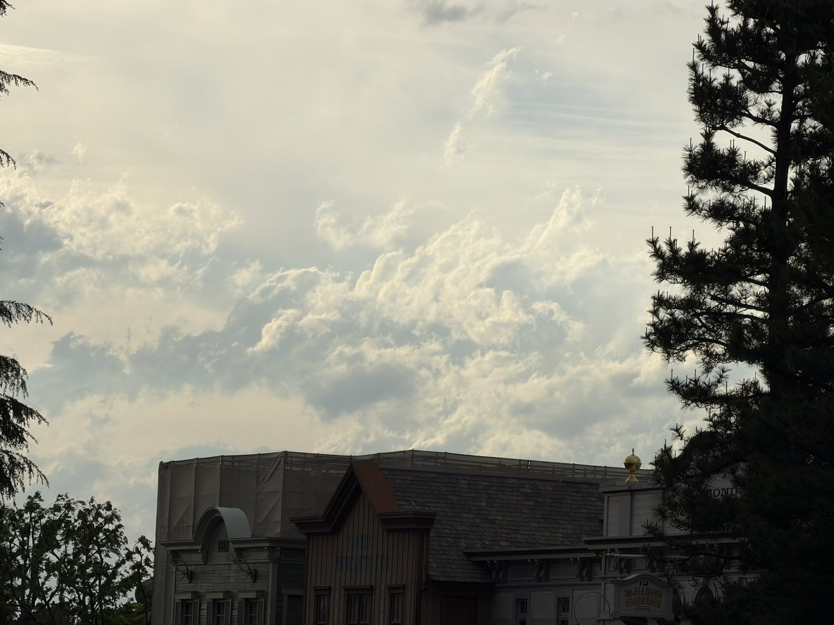 すごい雲だなぁ
風強すぎ
 #tdr__now