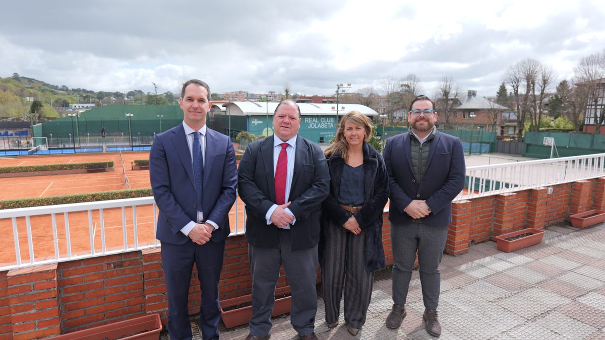 RCJolaseta's tweet photo. Renovamos el acuerdo de colaboración con @ruralkutxa  partner social del Club, quienes continuarán acompañándonos en los diferentes eventos deportivos y sociales que se celebrarán en el Real Club Jolaseta. Pronto informaremos de las muchas y muy positivas novedades del acuerdo. https://t.co/QwcbuNPzWv