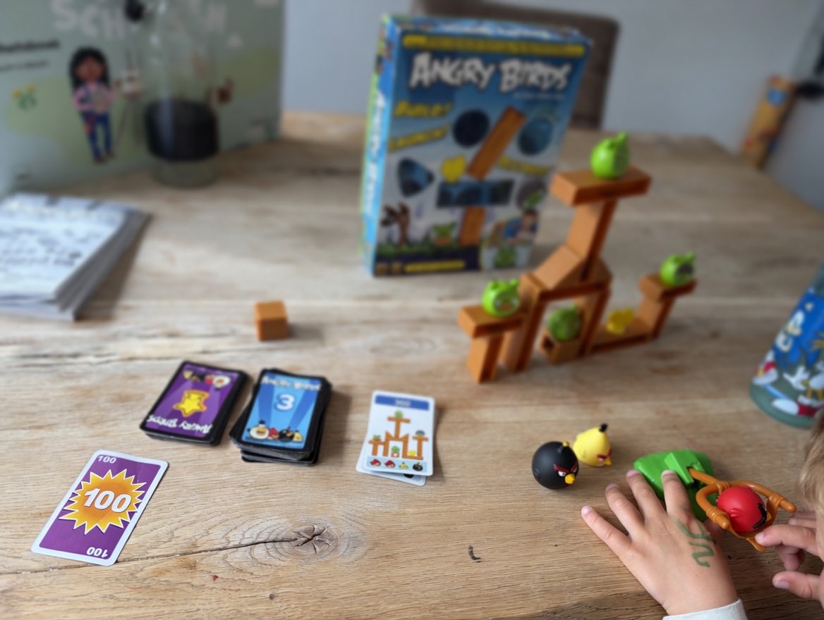 Mich_CBalanceG's tweet image. No iPad, just playing games with your children is so much fun💪. Of course, they are allowed to use the #iPad or the #Nintendo Switch sometimes. 

But we minimize that as much as possible. Lots of time outdoors, crafting, drawing, and playing games together. 

Computers will come