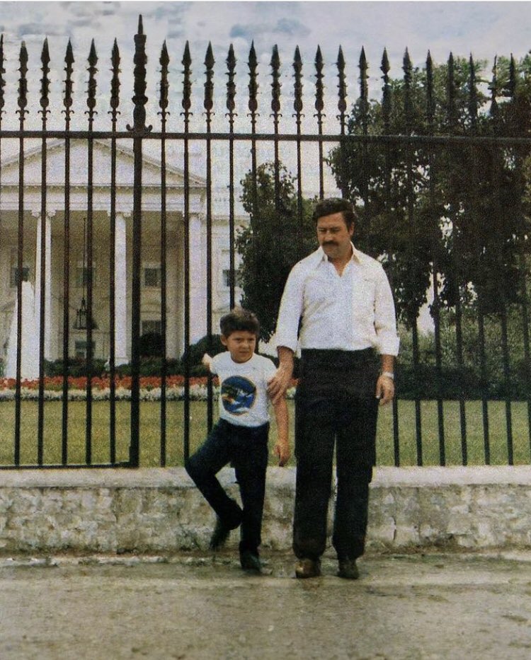 big_sam_atari's tweet photo. Pablo Escobar taking a picture in front of White House 1981 https://t.co/C0uASmQinS