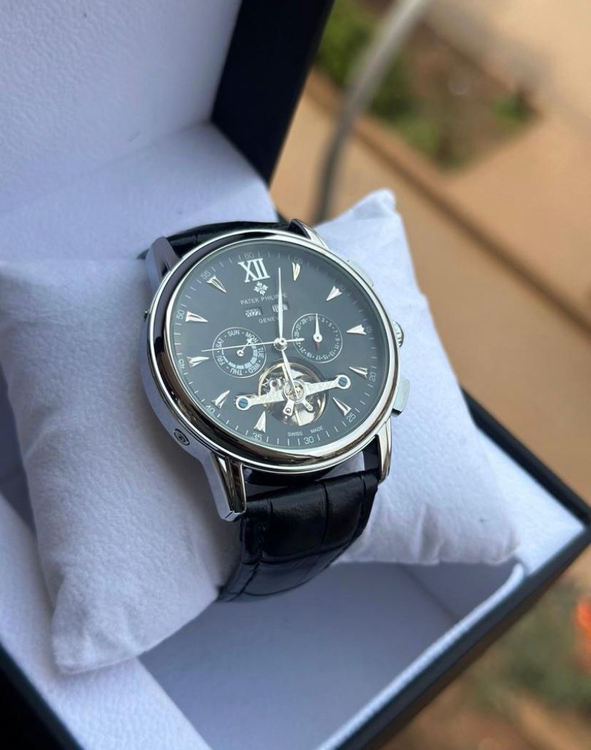 Curated_Store1's tweet photo. Elevate your look with this timeless watch, Bold And classy 
At 13,000ugx
📞📬0745150465 https://t.co/e2DjusYMYI