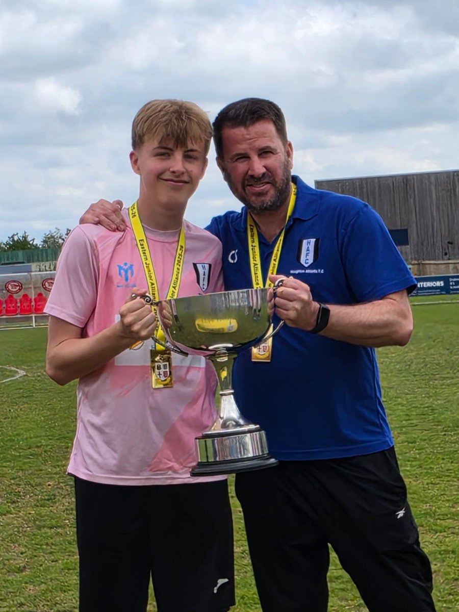 CSlatts8's tweet photo. This team is unreal. So glad I get to help coach my son's team. An absolute joy. 2-0 down and our keeper saves a pen to prevent going in 3-0 down at HT. A positive team talk at HT. The boys came flying out the blocks to win the final 4-2.
Proud dad/coach #EJA #HOUGHTONUNDERS14S https://t.co/UDHAebrBCD