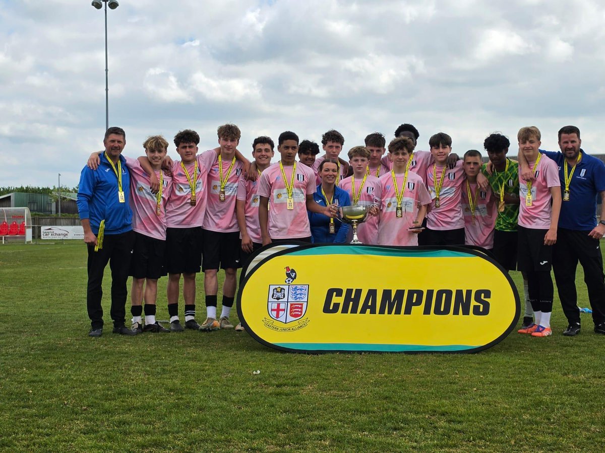 CSlatts8's tweet photo. This team is unreal. So glad I get to help coach my son's team. An absolute joy. 2-0 down and our keeper saves a pen to prevent going in 3-0 down at HT. A positive team talk at HT. The boys came flying out the blocks to win the final 4-2.
Proud dad/coach #EJA #HOUGHTONUNDERS14S https://t.co/UDHAebrBCD