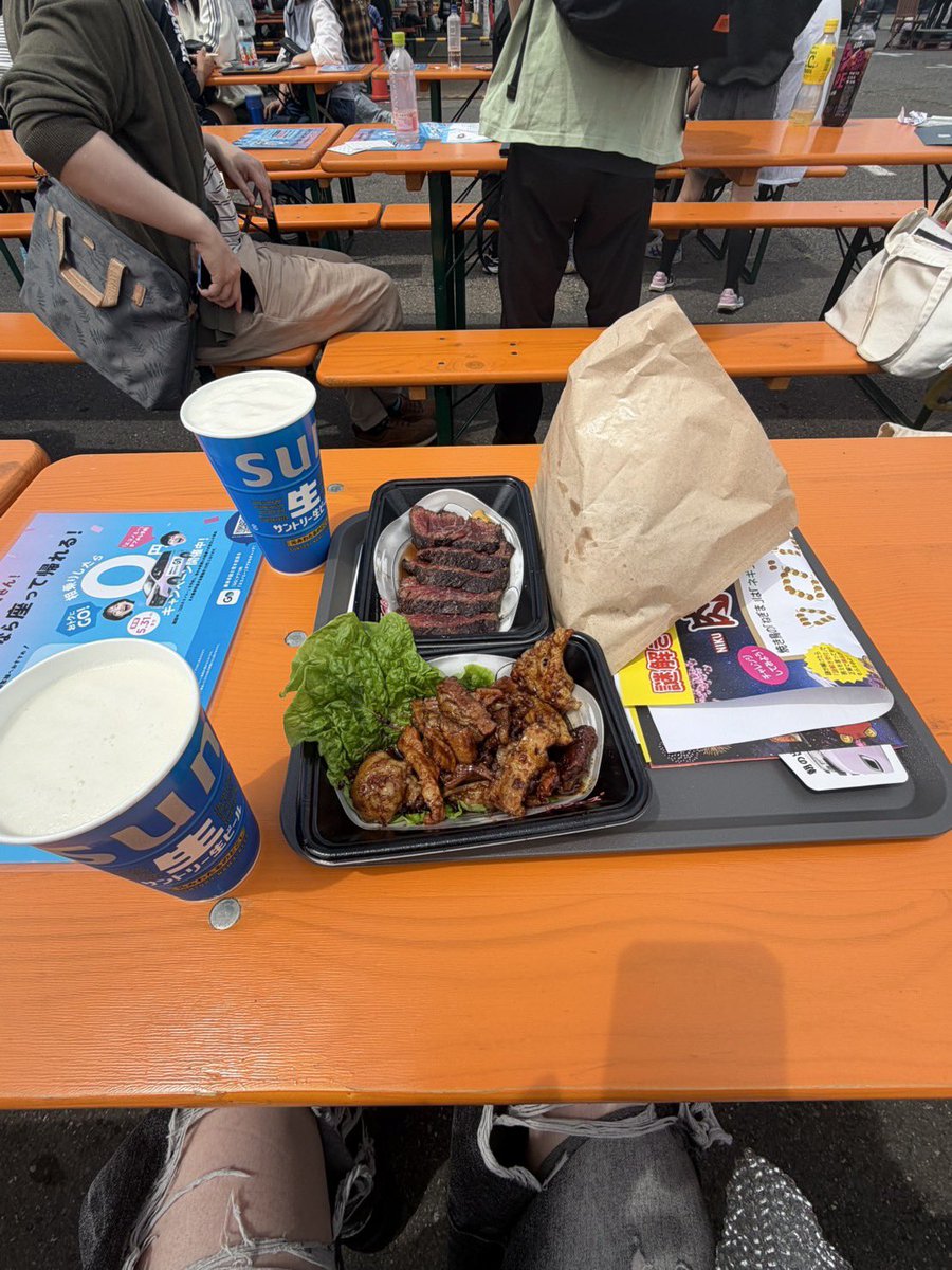 FMrpanda's tweet photo. 昨日はサマジャン2026参戦して、推しとチェキを撮って、近くでやってた肉フェスで美味しい肉食べていいGW

#よるあみ https://t.co/V0SsV2mum9