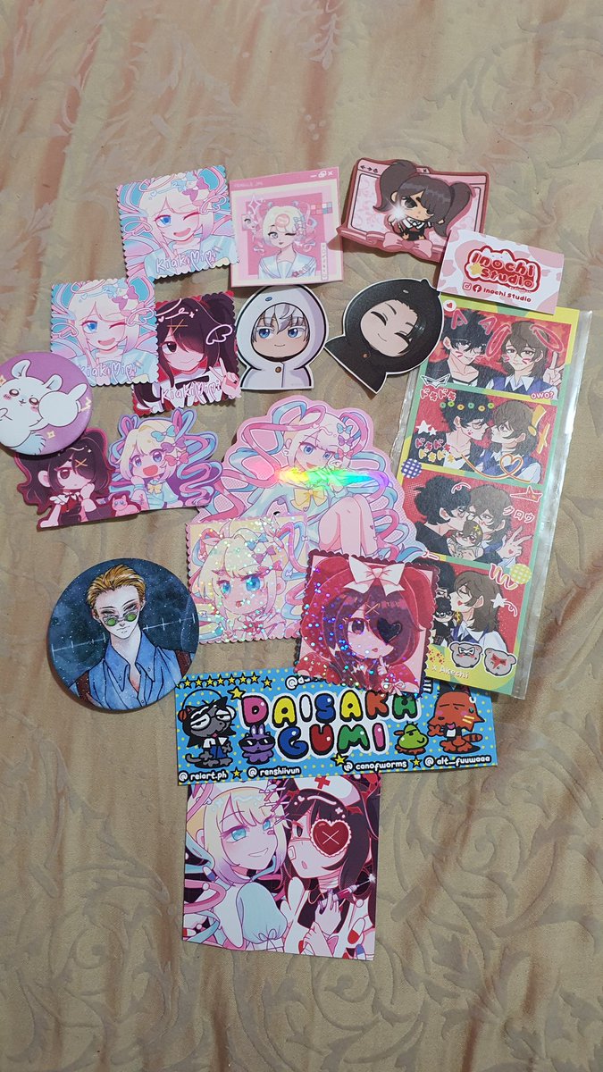 jureisojutsus_'s tweet photo. Short break to post my haul, hi guys 😭✌️ god I love artist alley a little too much

Merch by: @/inochi studio
@kiakimimi 
@nesemoponumeji 
@/daisakagumi https://t.co/A2PQeuJKdU