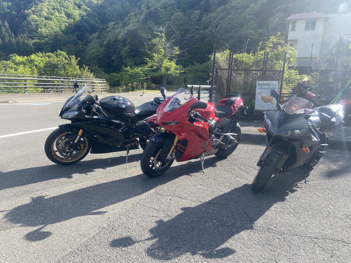 kuratomo0's tweet photo. パニガーレ納車おめでとう
俺のバイクはもう20年前のバイクになっちゃったよ https://t.co/mpzjLf5A2w