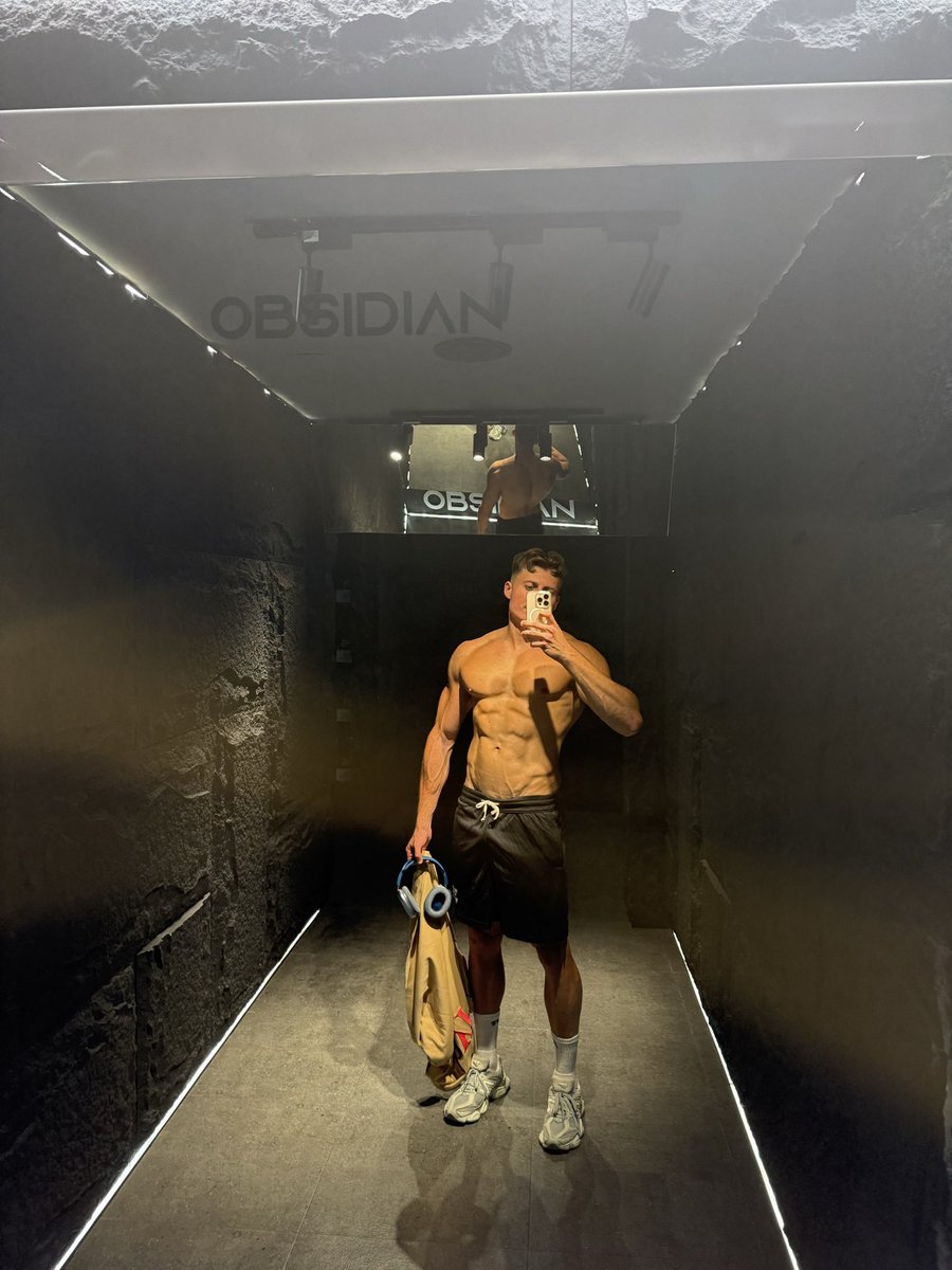 Kuky__Real's tweet photo. Chest and back today 
You will be my Cardio ?👀😈 https://t.co/xJGTZEbyCR
