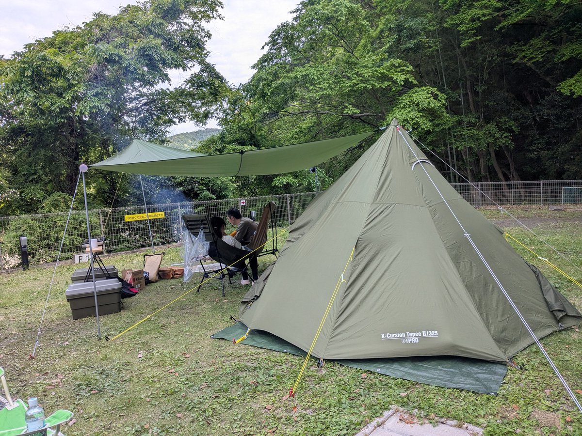 masako727's tweet photo. とても整備された施設でキャンプ中🏕️
なんちゃってネイチャーくらいがちょうど良い
きのうの雨で隣の川はゴーゴー流れてます https://t.co/AMly88vq0Q