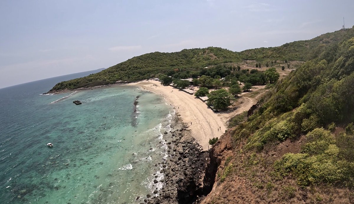 megaBIGBOY48's tweet photo. パラグライラーーー
#PATTAYA
#KoLan
#ラン島 https://t.co/ytn2YaTuhi