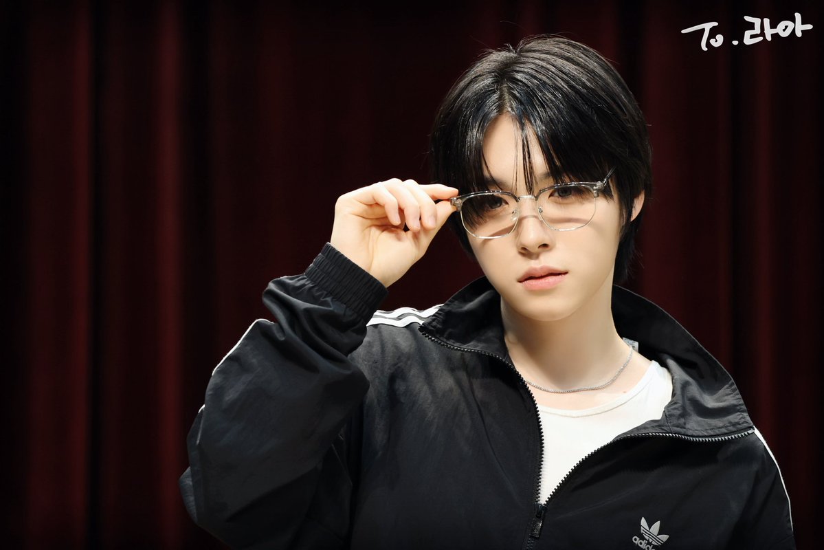 라아 tweet media