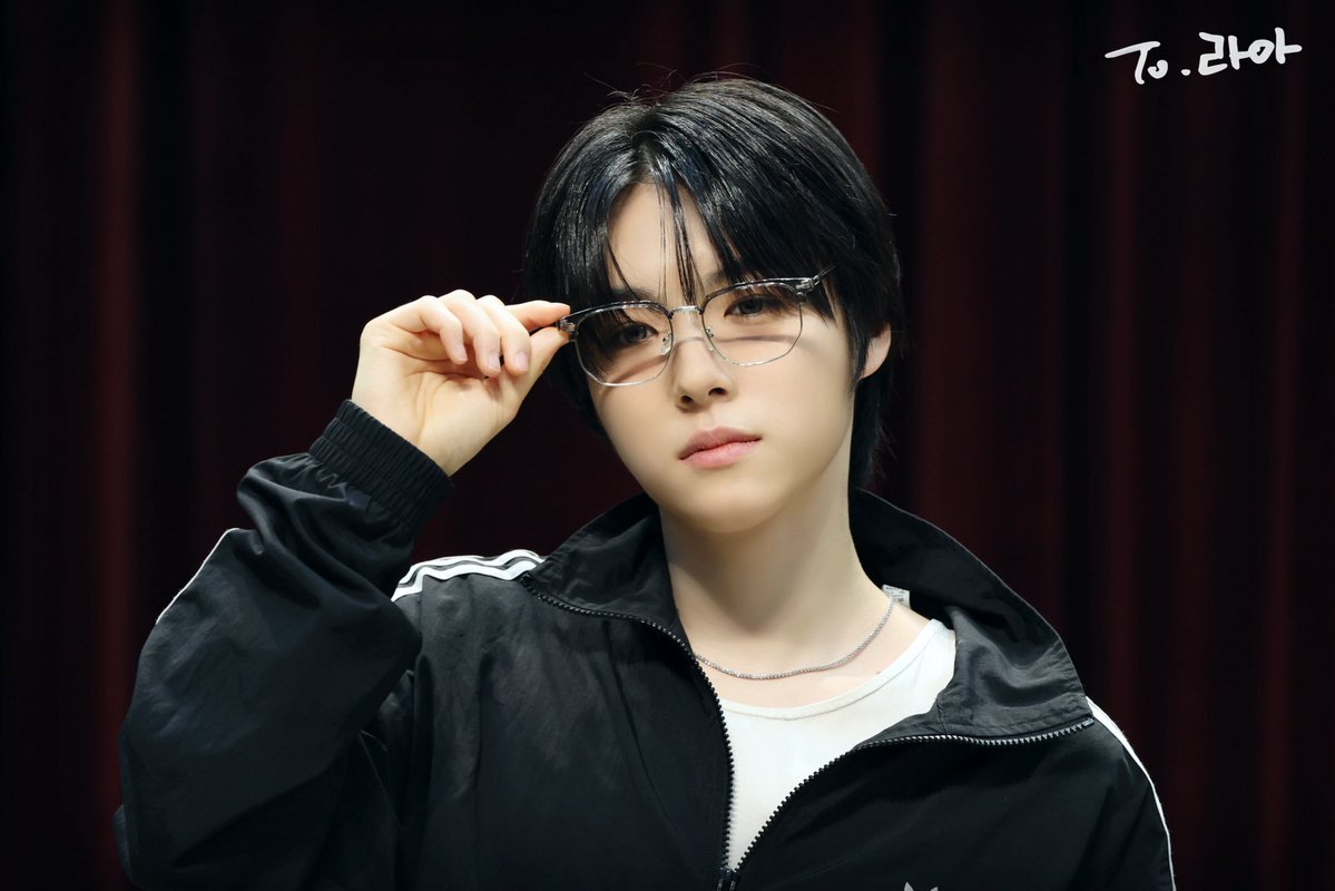 라아 tweet media