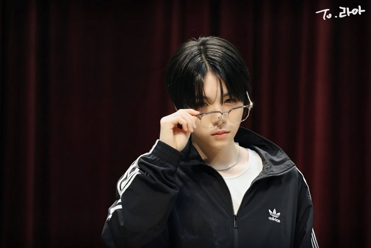 라아 tweet media