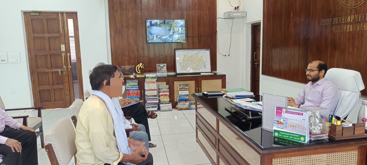 cdomzn's tweet photo. आज दिनांक 04 मई 2026 को मुख्य विकास अधिकारी द्वारा  के कार्यालय कक्ष में जनसुनवाई की गई। एवं सम्बंधित को गुणवत्तापूर्ण निस्तारण के निर्देश दिए गए। 

प्रशासन का लक्ष्य—समय पर समाधान, बेहतर जनसेवा।

#Muzaffarnagar #JanSunwai #GoodGovernance #UPGovt #ViksitBharat @CMOfficeUP @DmMuzaffarnagar @UPGovt @UpRuralDev
