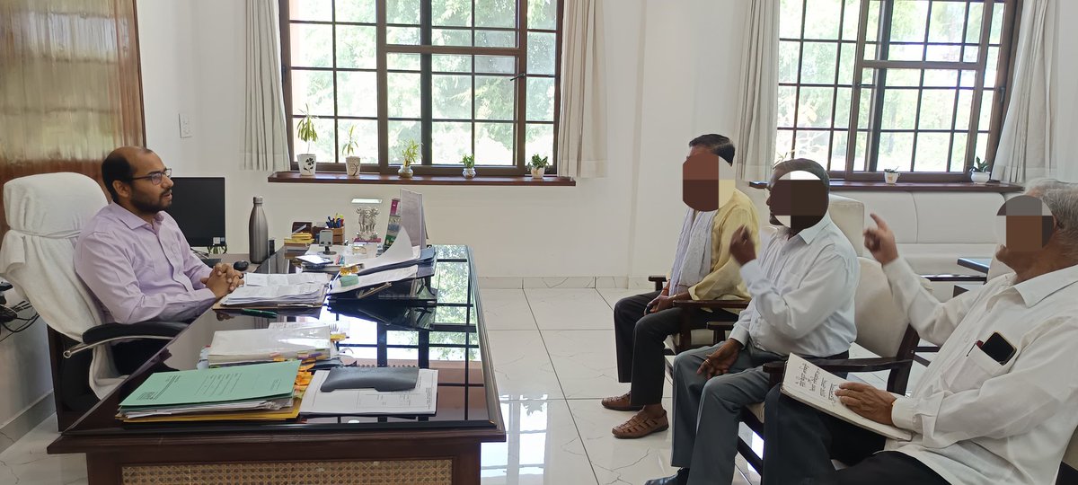 cdomzn's tweet photo. आज दिनांक 04 मई 2026 को मुख्य विकास अधिकारी द्वारा  के कार्यालय कक्ष में जनसुनवाई की गई। एवं सम्बंधित को गुणवत्तापूर्ण निस्तारण के निर्देश दिए गए। 

प्रशासन का लक्ष्य—समय पर समाधान, बेहतर जनसेवा।

#Muzaffarnagar #JanSunwai #GoodGovernance #UPGovt #ViksitBharat @CMOfficeUP @DmMuzaffarnagar @UPGovt @UpRuralDev