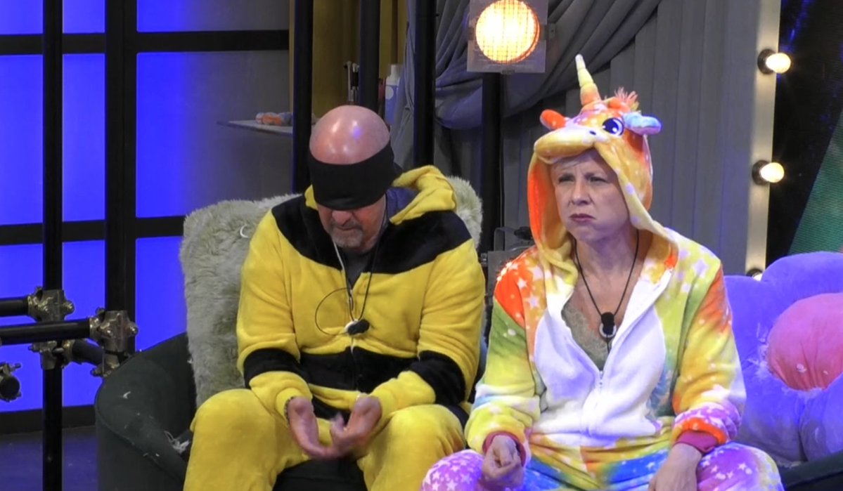 tresy_c86's tweet photo. Si meritano a vicenda #gfvip https://t.co/s8qjYZ7pnh