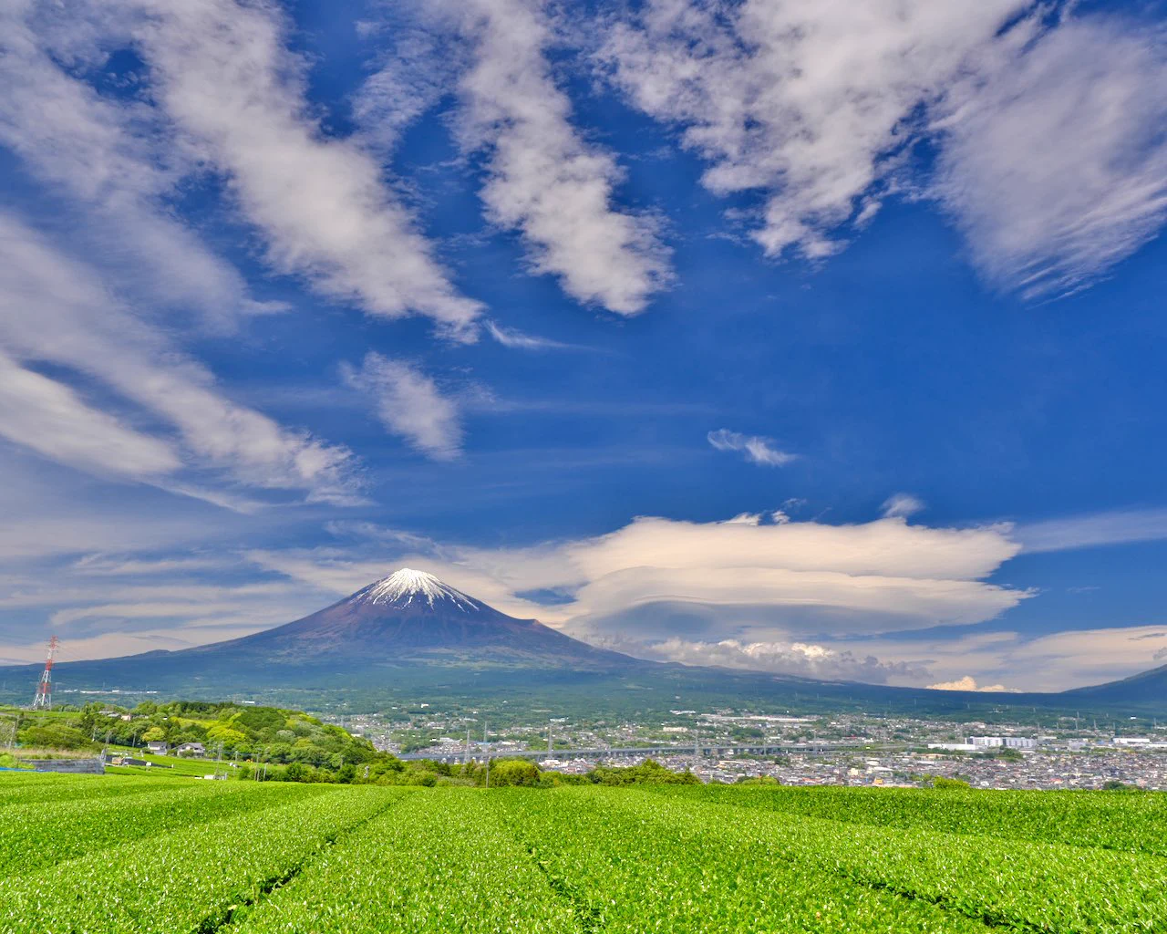みどりの日に輝く富士山、Xで美しい写真が続々投稿