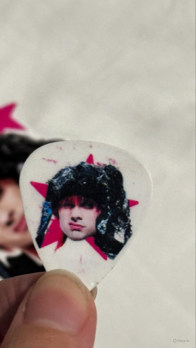 monitrad_'s tweet photo. Thank you to angel Michael Clifford for giving me a pick during Ghost of you. It was the sweetest moment. I want EAS tour to never end 😭🤟🏻 https://t.co/HB1rWlYRvd