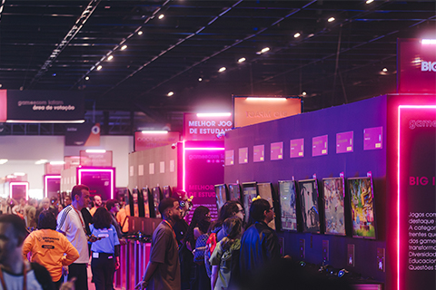 ChanPetrelli's tweet photo. Me he traído deberes de Gamescom LATAM 🎒

Una bala con agencia. Un profesor de filosofía evaluado por una IA. Un RPG cozy con todos los invitados petrificados. Un deckbuilder que se rompe solo.

LATAM está cocinando cosas serias.

#indiedev #gamedev #GamescomLATAM https://t.co/IyPQfPFIkh