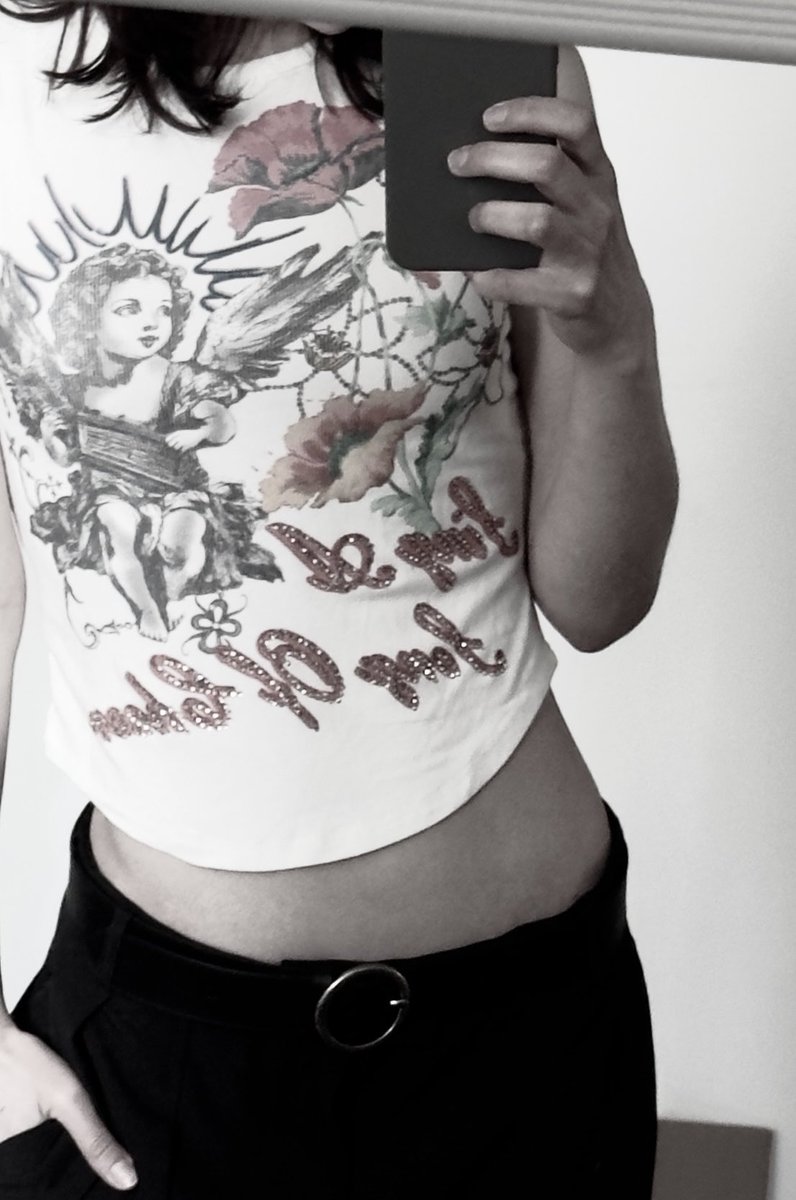 lohina0's tweet photo. feel that my stomach huge on those photos, but love this tshirt https://t.co/IzleV4QmNZ