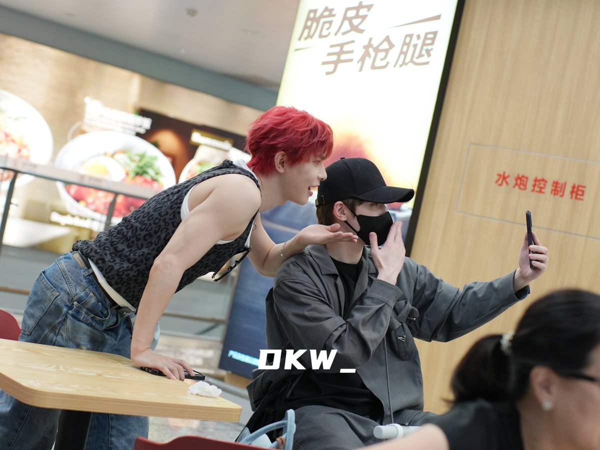 루 tweet media