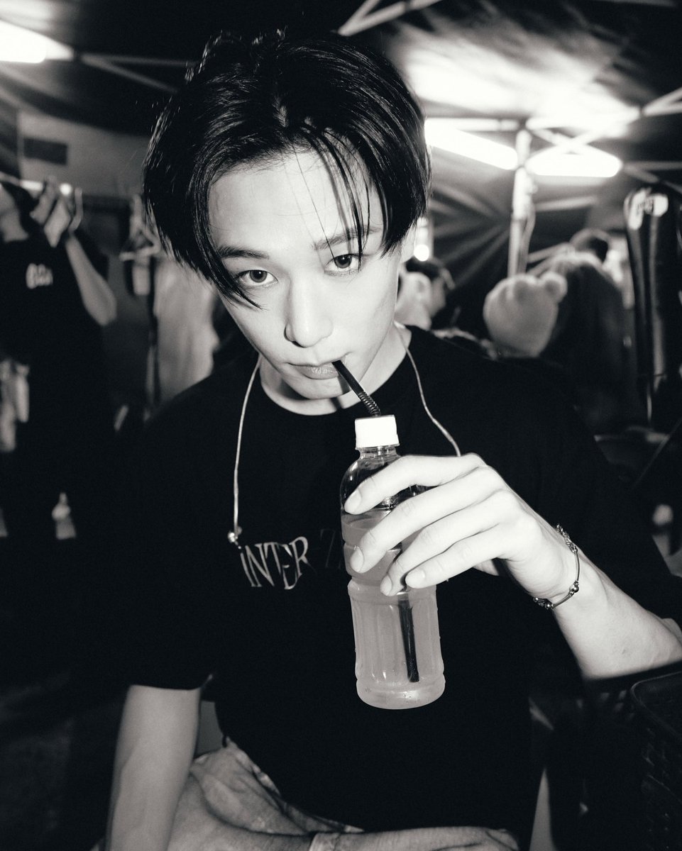 지금 tweet media