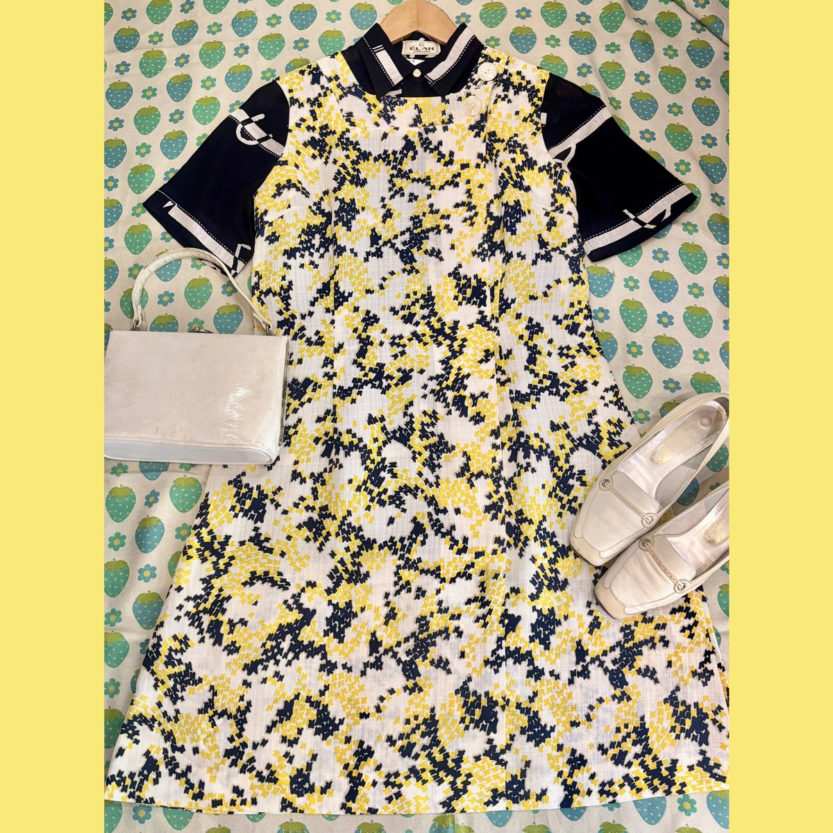 ◎通販可能◎ 🍋70's onepiece🍋 お色味は白です🪿 ネイビーとイエロー