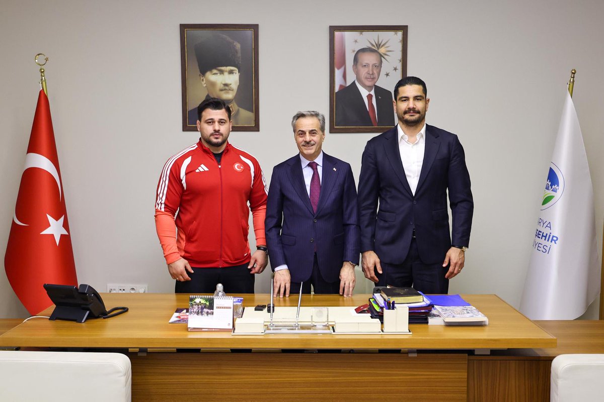 Türkiye Güreş Federasyonu Başkanımız Taha Akgül ve geçtiğimiz günlerde 13. defa Avrupa Şampiyonu olan Milli Güreşçimiz Rıza Kayaalp’i Büyükşehir Belediyemizde misafir ederek, göğsümüzü kabartan şampiyonluğu için kendisini tebrik ettik 🇹🇷

Misafirlerimize ziyaretleri için teşekkür