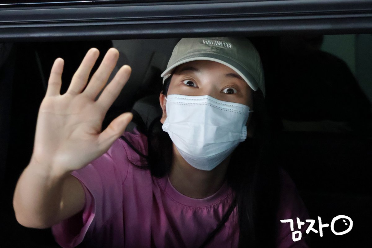 gamja619's tweet image. 260504 Solar ICN Arrival🐰

귀여워🥰

#솔라 #마마무 #solar #mamamoo