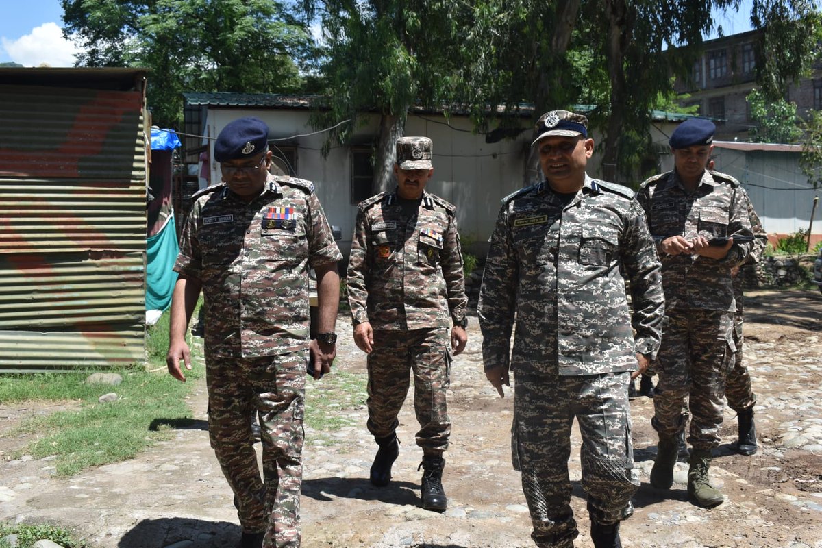 jammusector's tweet image. On 03/05/2026, Shri Amol V. Homkar, IPS, IG Jammu Sector CRPF, visited TAC HQ 246 Bn Mendhar and Dett/38 Bn, Poonch (J&amp;amp;K) for a security review &amp;amp; inspection. He inspected key facilities including Kote, Mess, and Jawan Barracks.
#CRPF #NationFirst