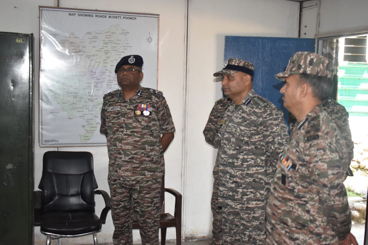 jammusector's tweet image. On 03/05/2026, Shri Amol V. Homkar, IPS, IG Jammu Sector CRPF, visited TAC HQ 246 Bn Mendhar and Dett/38 Bn, Poonch (J&amp;amp;K) for a security review &amp;amp; inspection. He inspected key facilities including Kote, Mess, and Jawan Barracks.
#CRPF #NationFirst