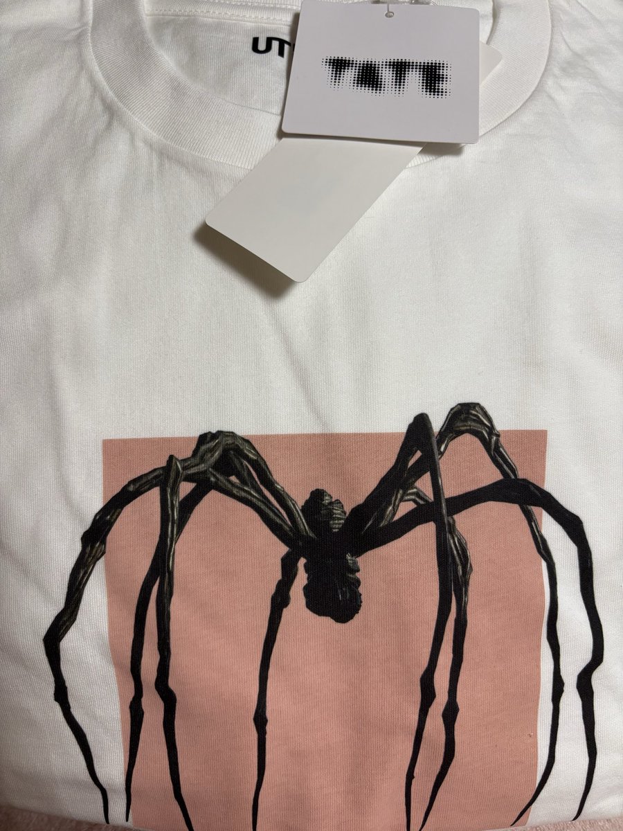 希少 レア　新品未開封品　ルイーズ・ブルジョワ　Tシャツ　XL ママン ユニクロにルイーズ・ブルジョワ「ママン」のTシャツがあったので買っ