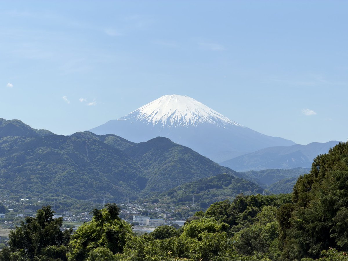 urufun555's tweet photo. 昨日は前日に雨降ったおかげか富士山と大島がよく見えた https://t.co/bMjOmRTqJg